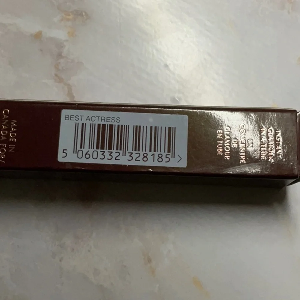 Charlotte Tilbury Hollywood Lips Matte Liquid Lipstick in Best Actress